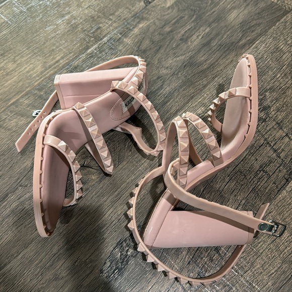 Steve Madden Soft Silicone Like Comfy Sole Studded Chunk Sandal Heels - Picture 4 of 10